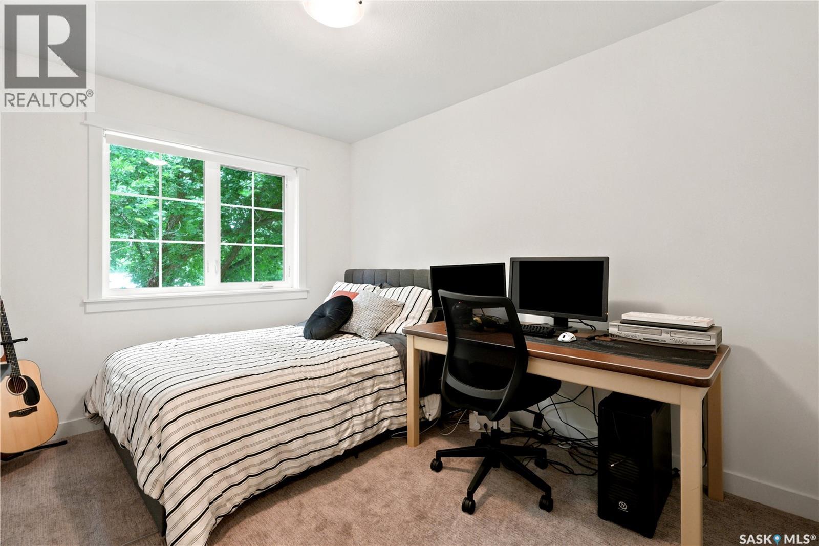 825 Osborne STREET - 33