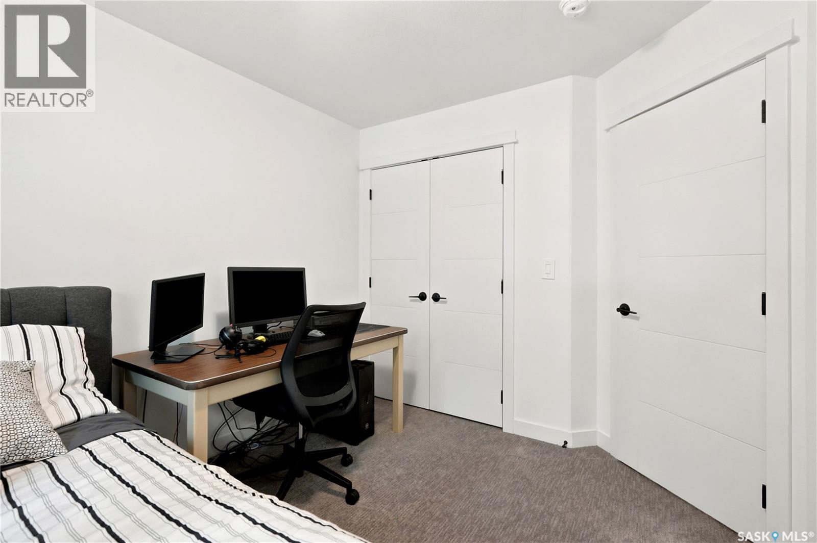 825 Osborne STREET - 34