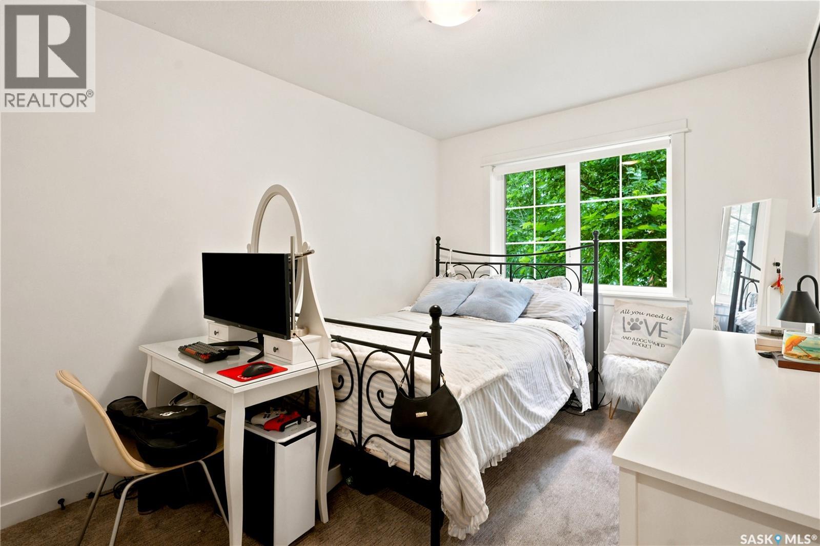 825 Osborne STREET - 35
