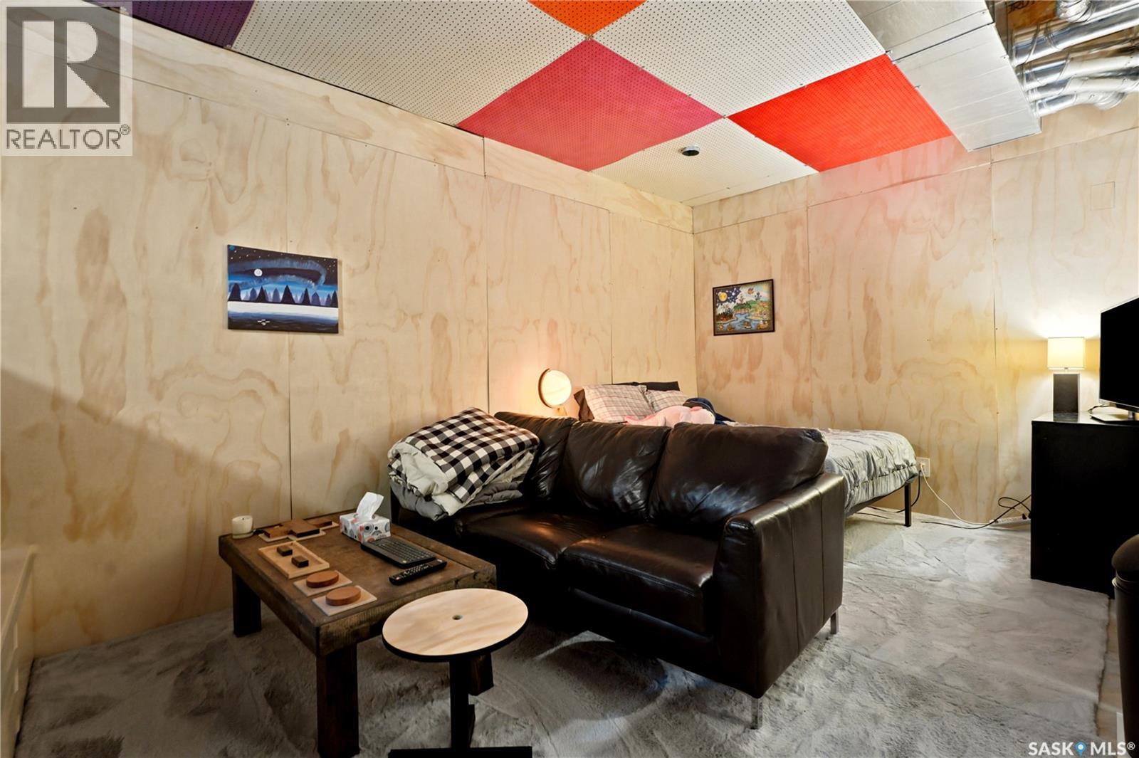 825 Osborne STREET - 40