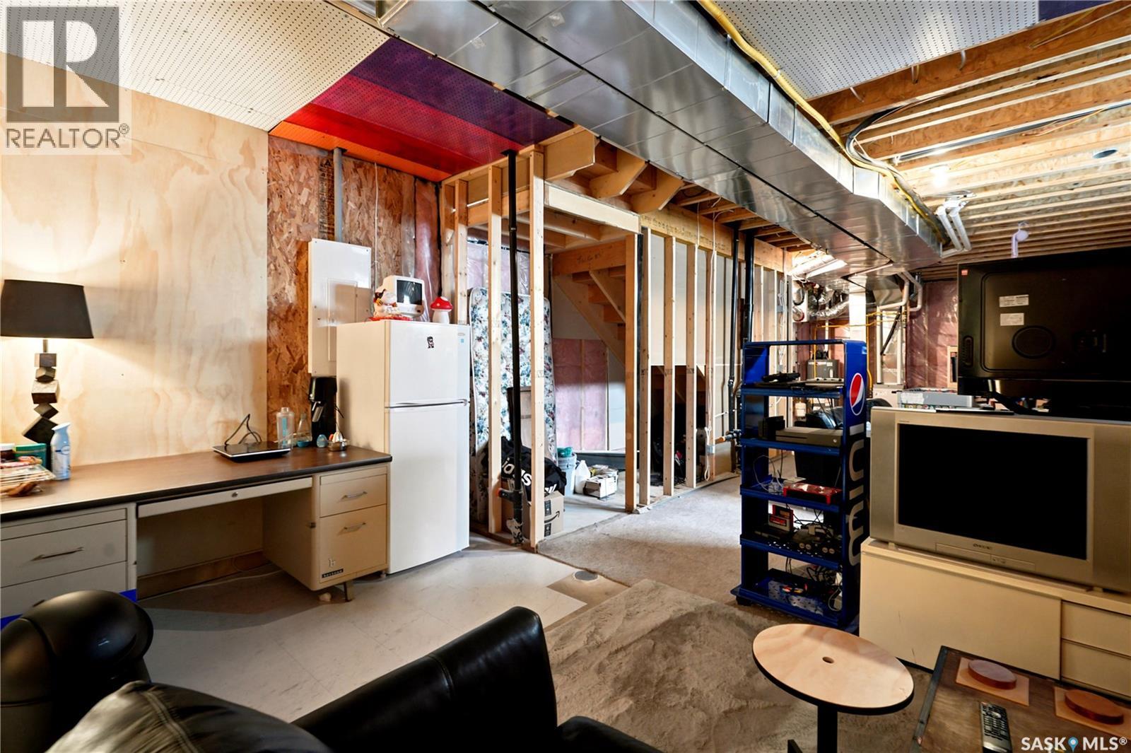 825 Osborne STREET - 43