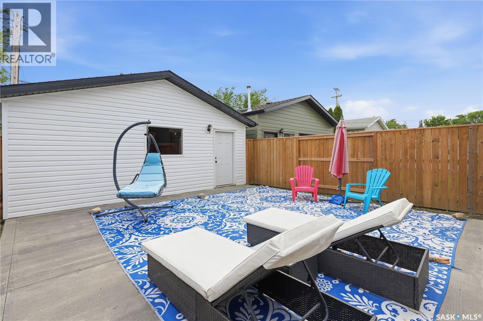825 Osborne STREET - 51