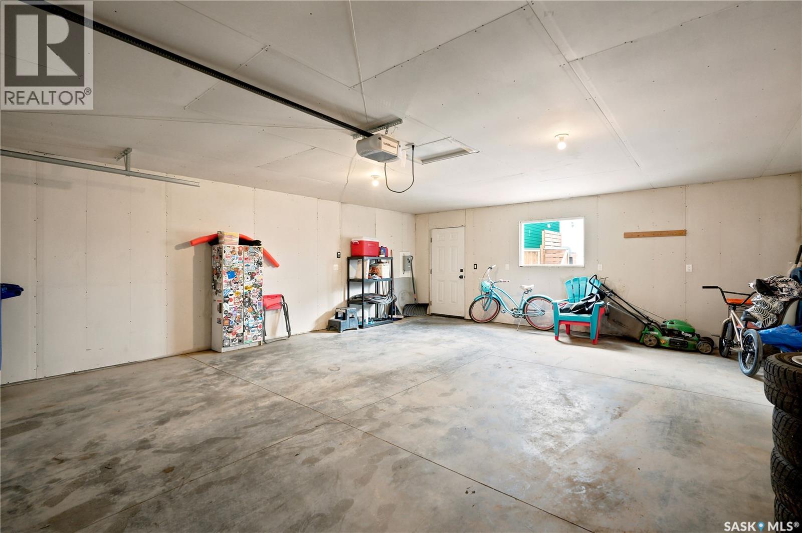 825 Osborne STREET - 56