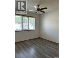 Bedroom - 516-518 Centre Street, Shaunavon, SK S0N2M0 Photo 11