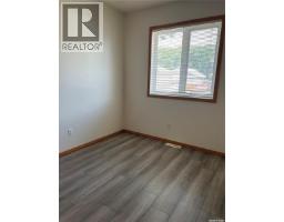 Bedroom - 516-518 Centre Street, Shaunavon, SK S0N2M0 Photo 12