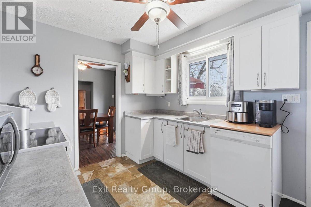 196 ELMWOOD DRIVE - 10