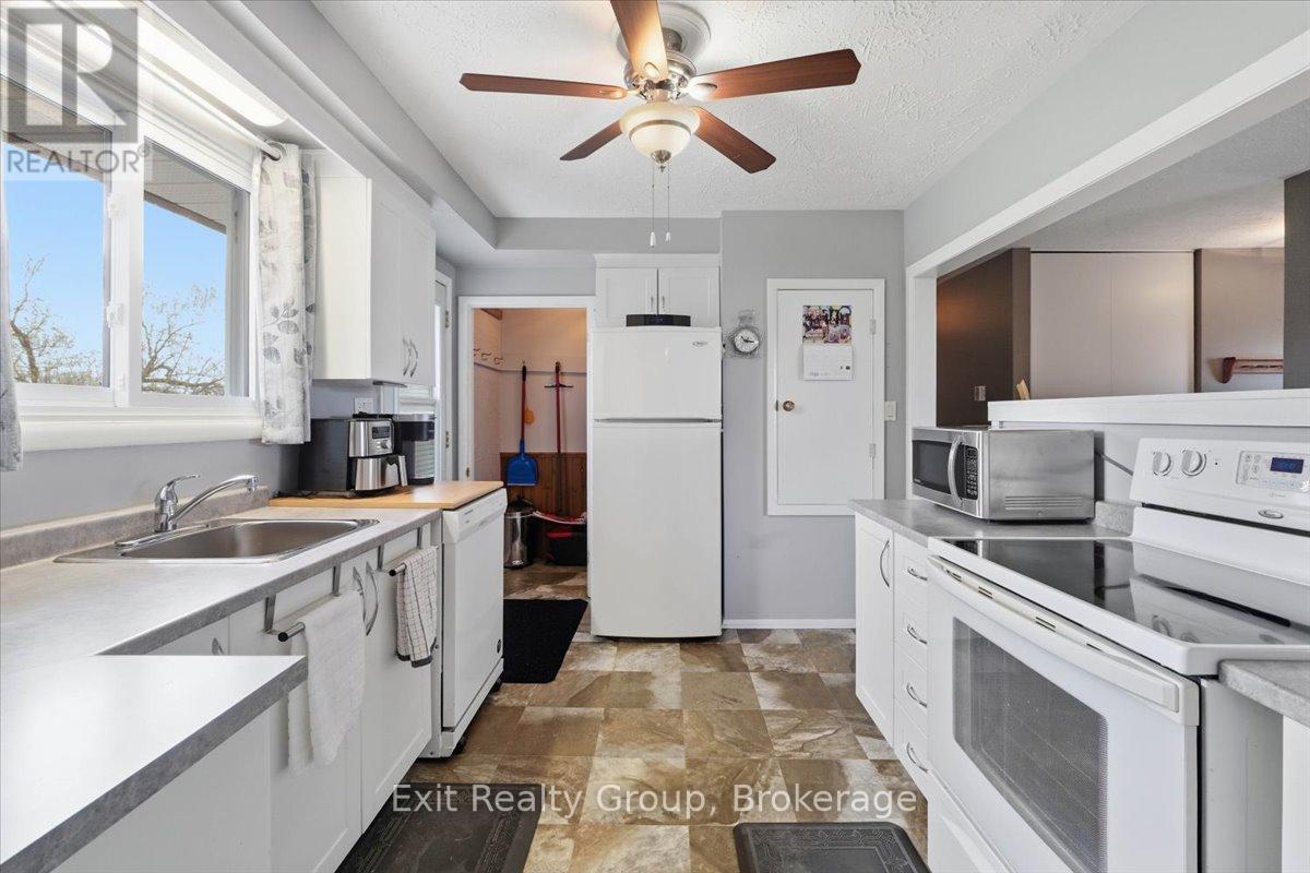 196 ELMWOOD DRIVE - 13