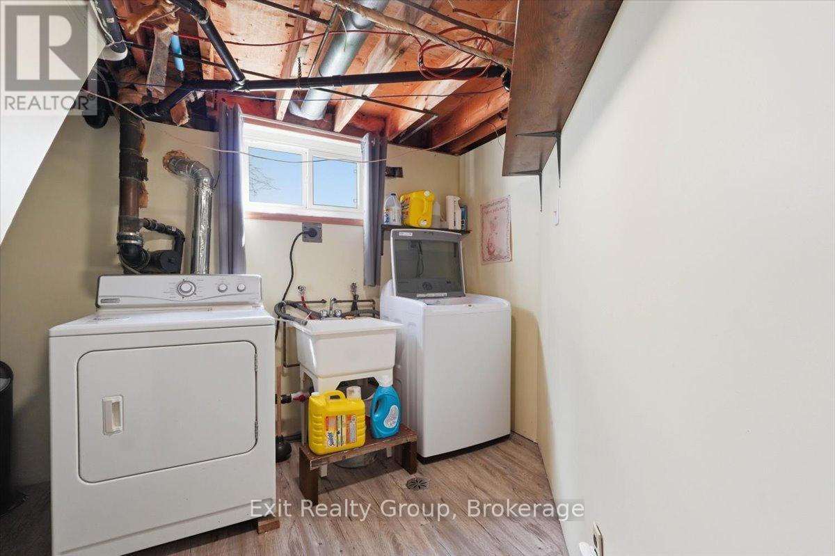 196 ELMWOOD DRIVE - 18