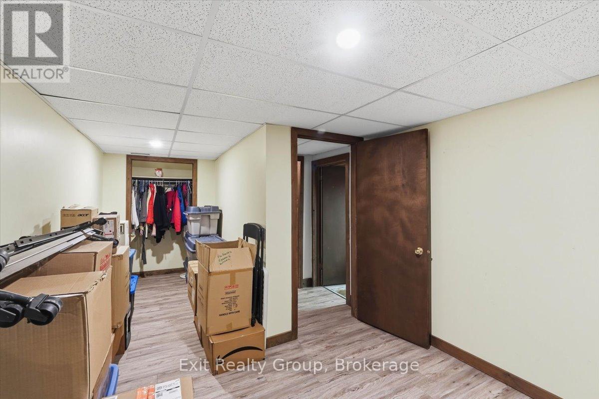 196 ELMWOOD DRIVE - 22
