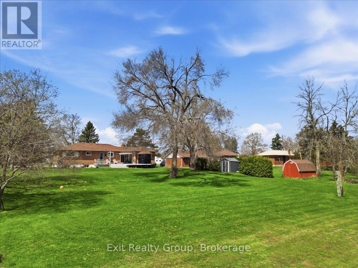 196 ELMWOOD DRIVE - 26