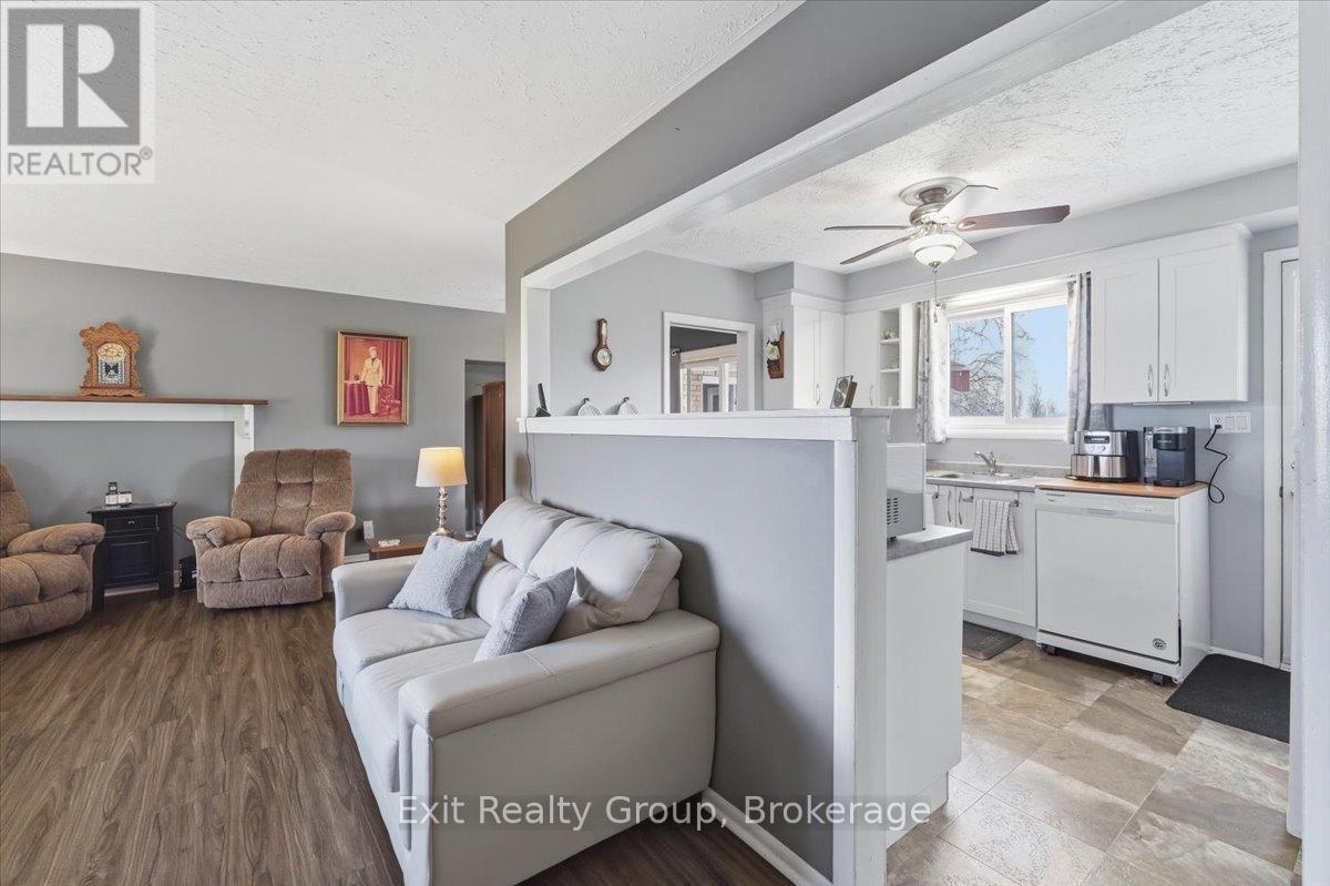 196 ELMWOOD DRIVE - 9