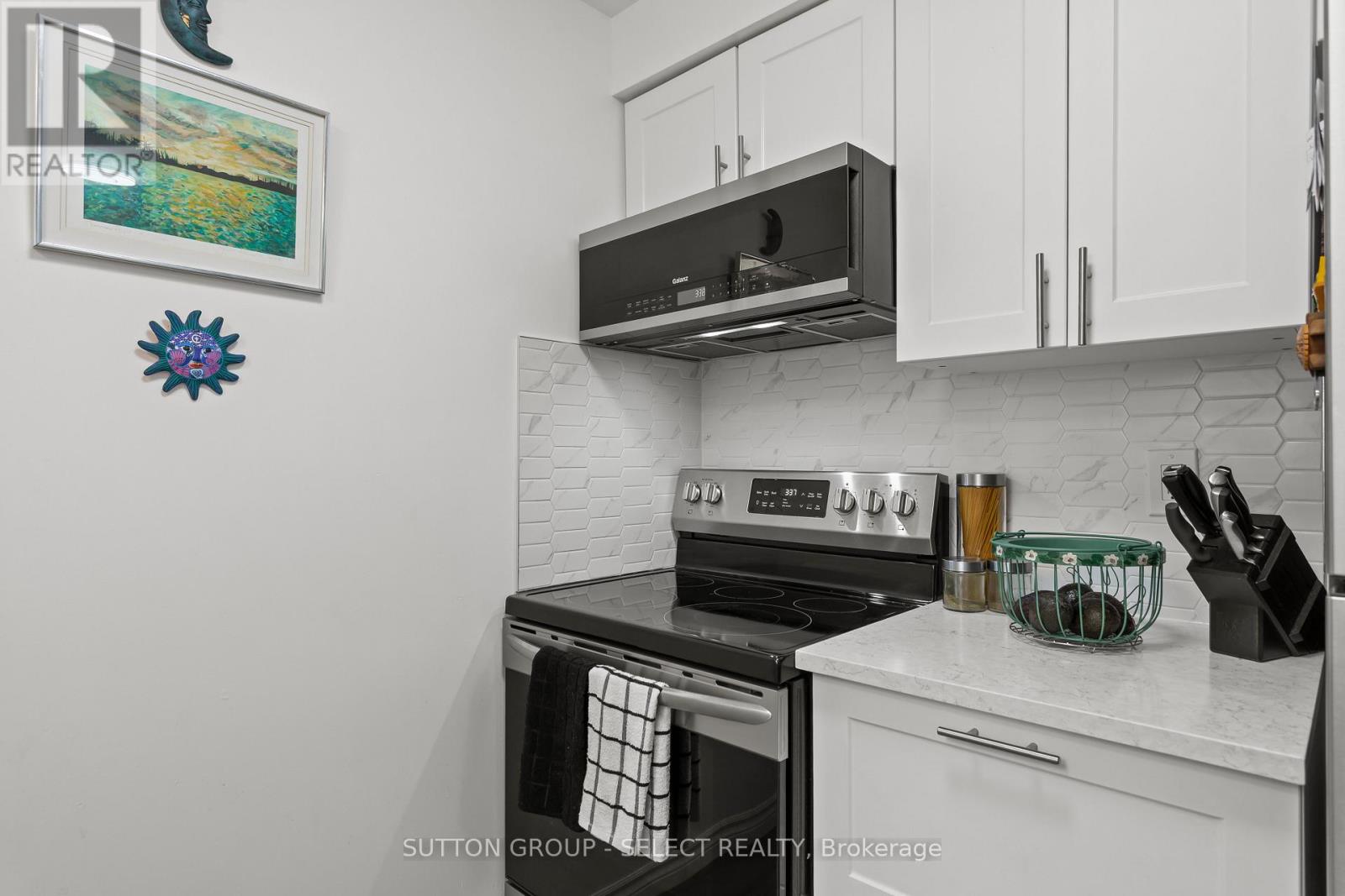 #64 40 TIFFANY DRIVE - 14