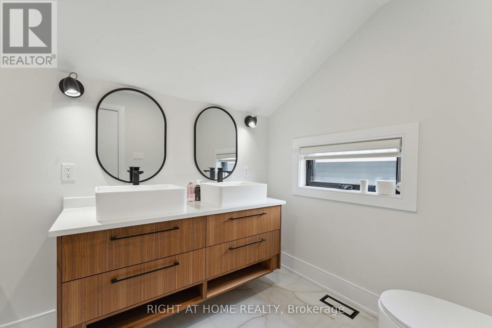4 Bed, 4 Bath House for Rent in Ottawa – 187 CARLETON AVENUE, Ottawa – MLS# X13519044 - Image 42