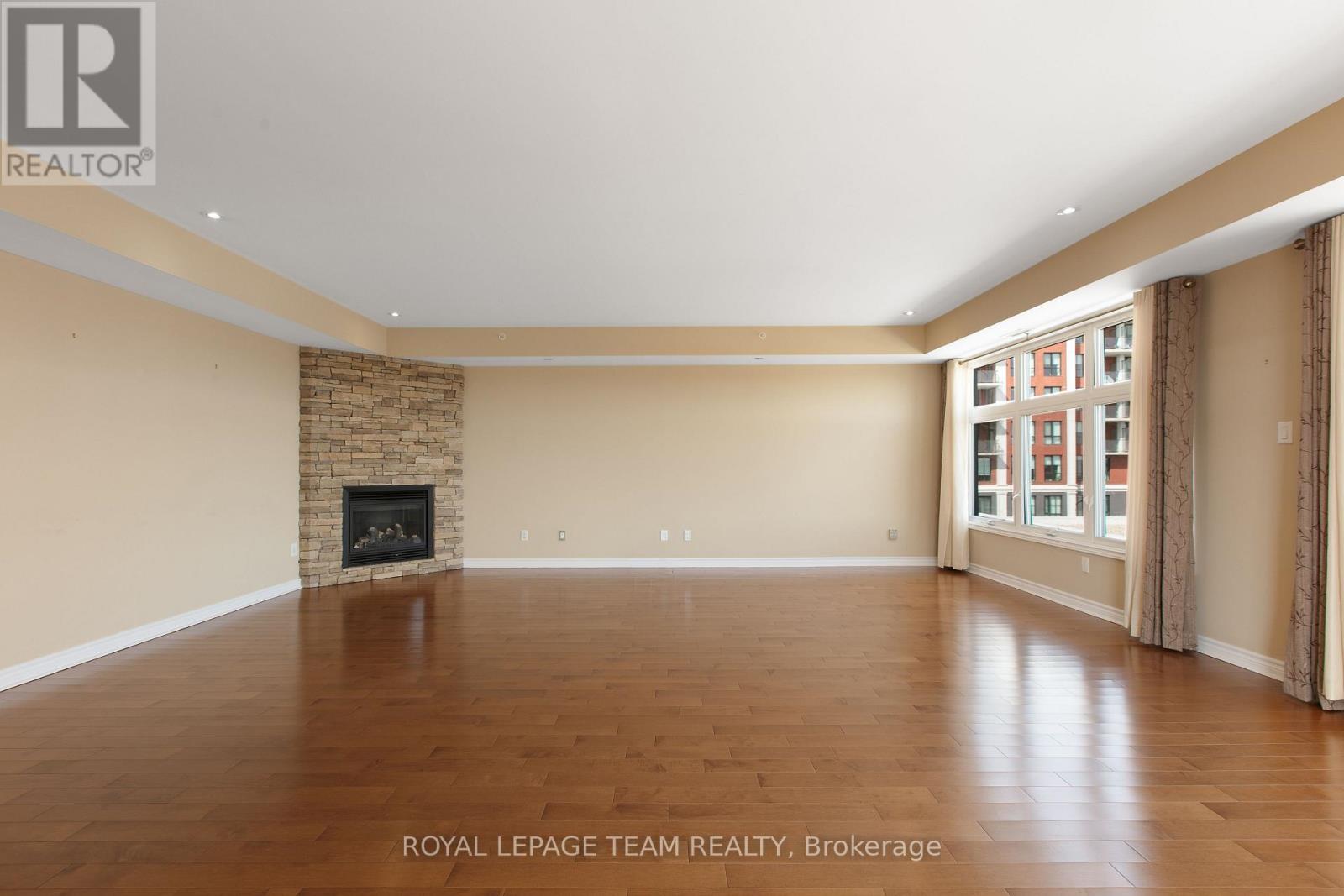#401 659 SUE HOLLOWAY DRIVE - 12