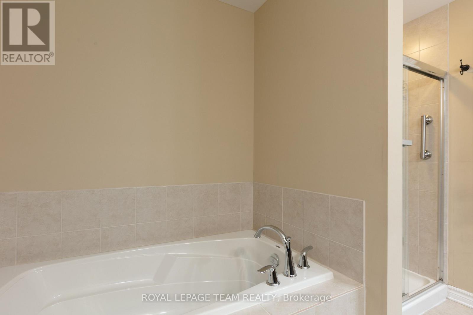 #401 659 SUE HOLLOWAY DRIVE - 38
