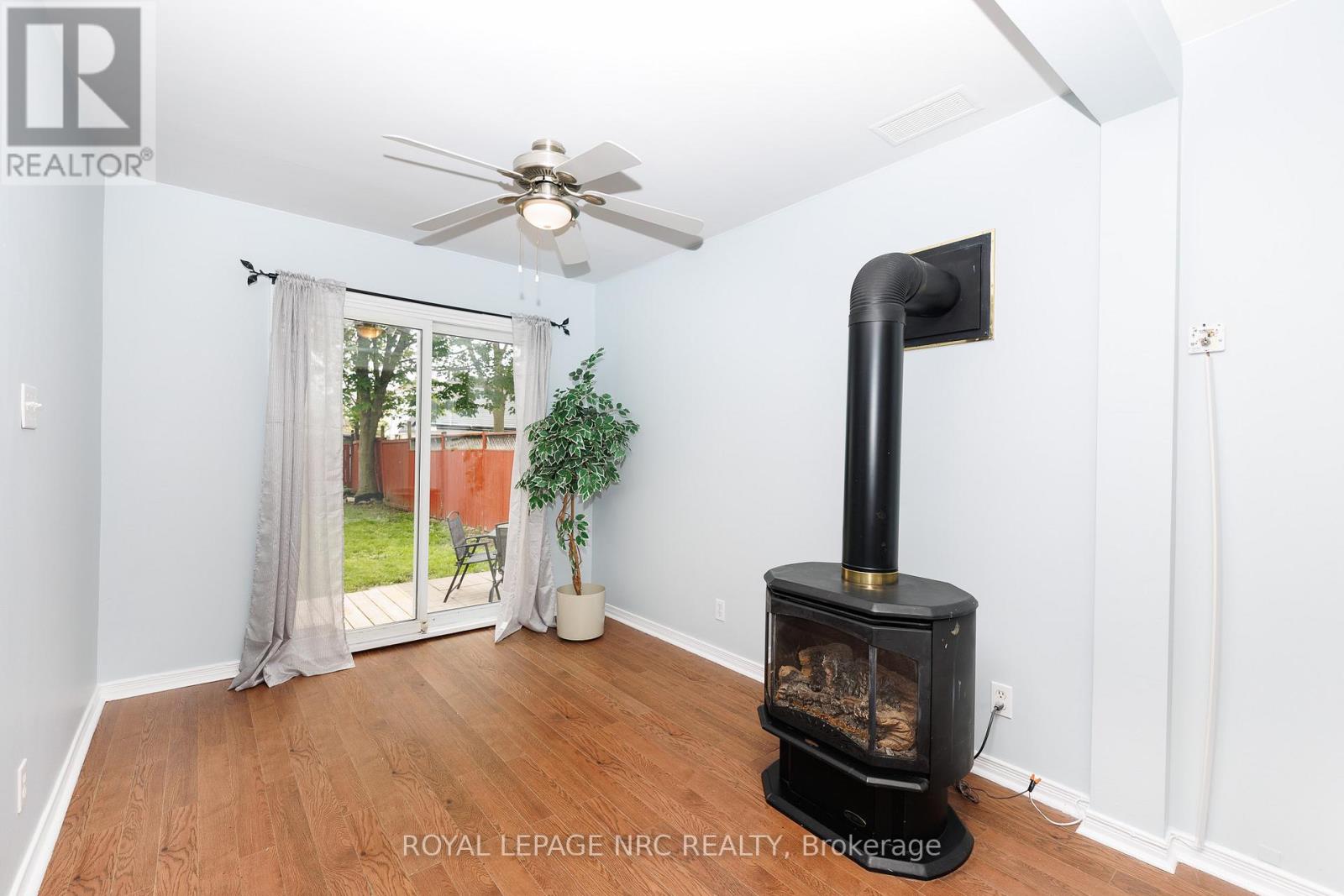 4676 MCDOUGALL CRESCENT - 10