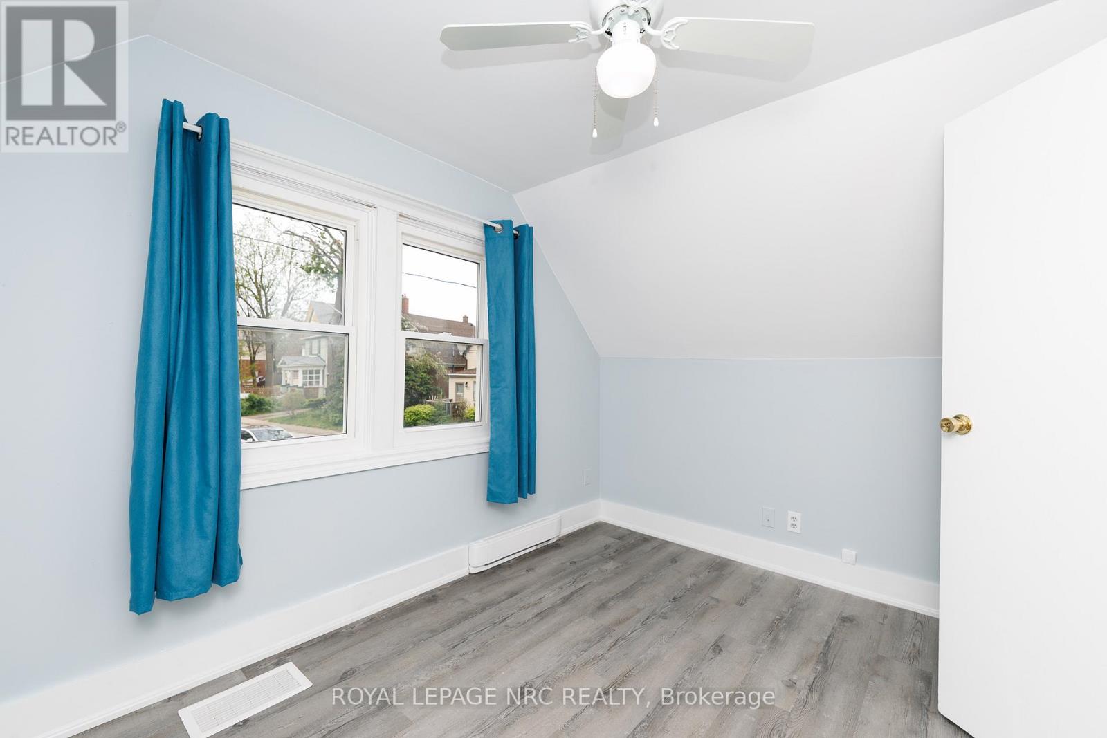 4676 MCDOUGALL CRESCENT - 14