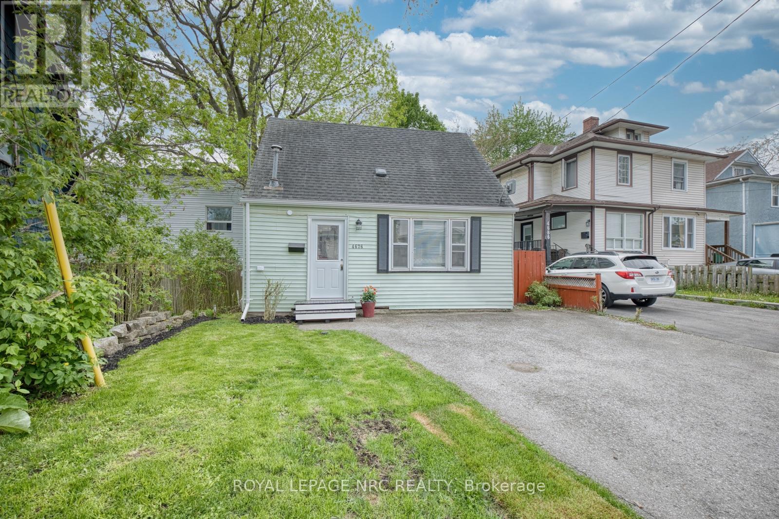 4676 MCDOUGALL CRESCENT - 2