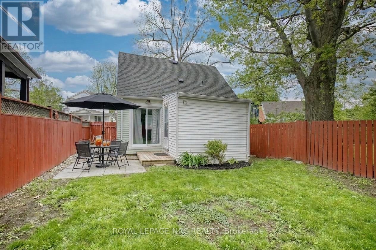 4676 MCDOUGALL CRESCENT - 24
