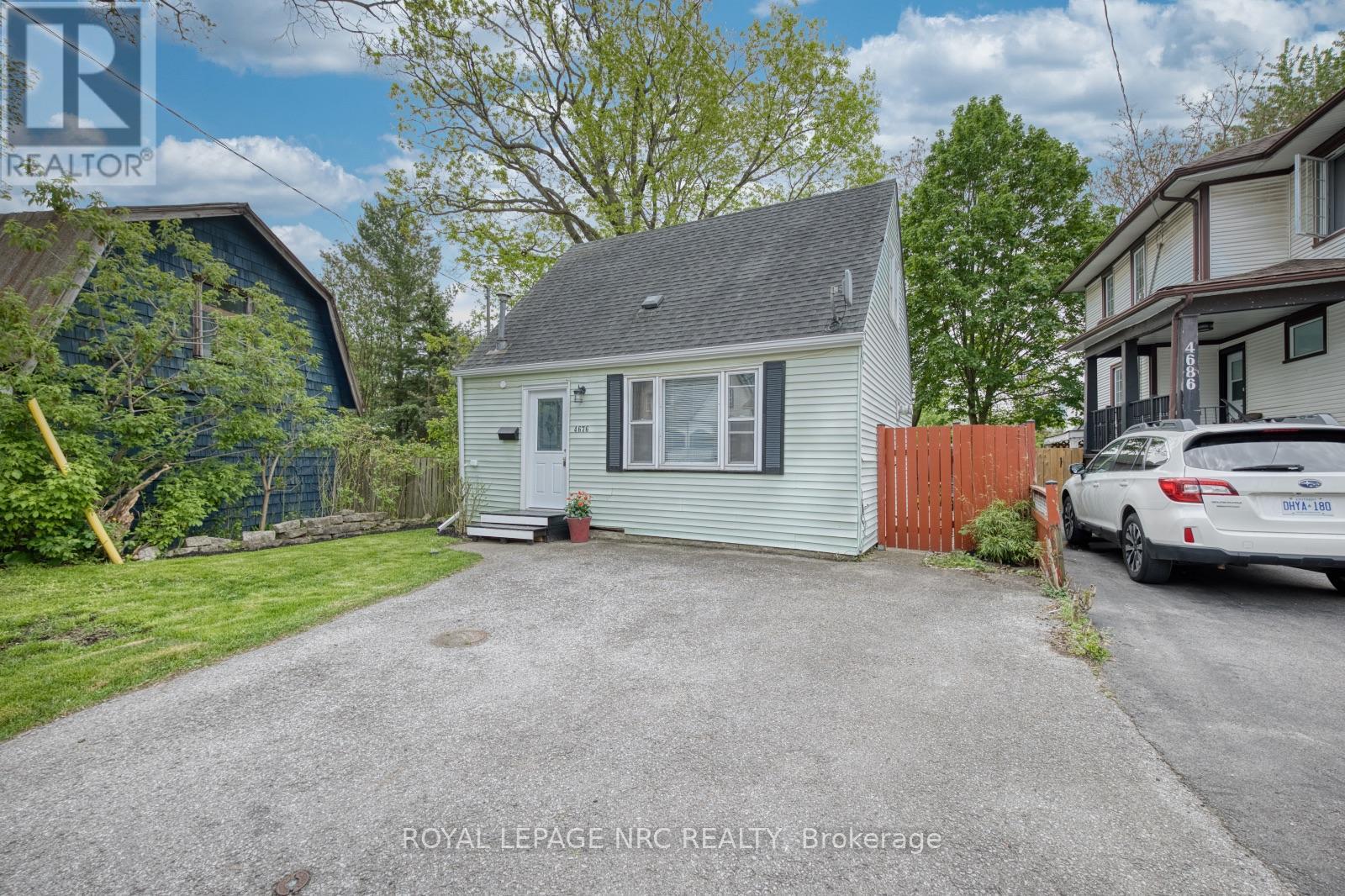 4676 MCDOUGALL CRESCENT - 25