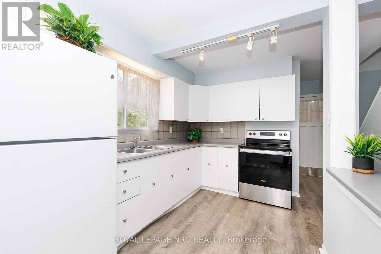 4676 MCDOUGALL CRESCENT - 4