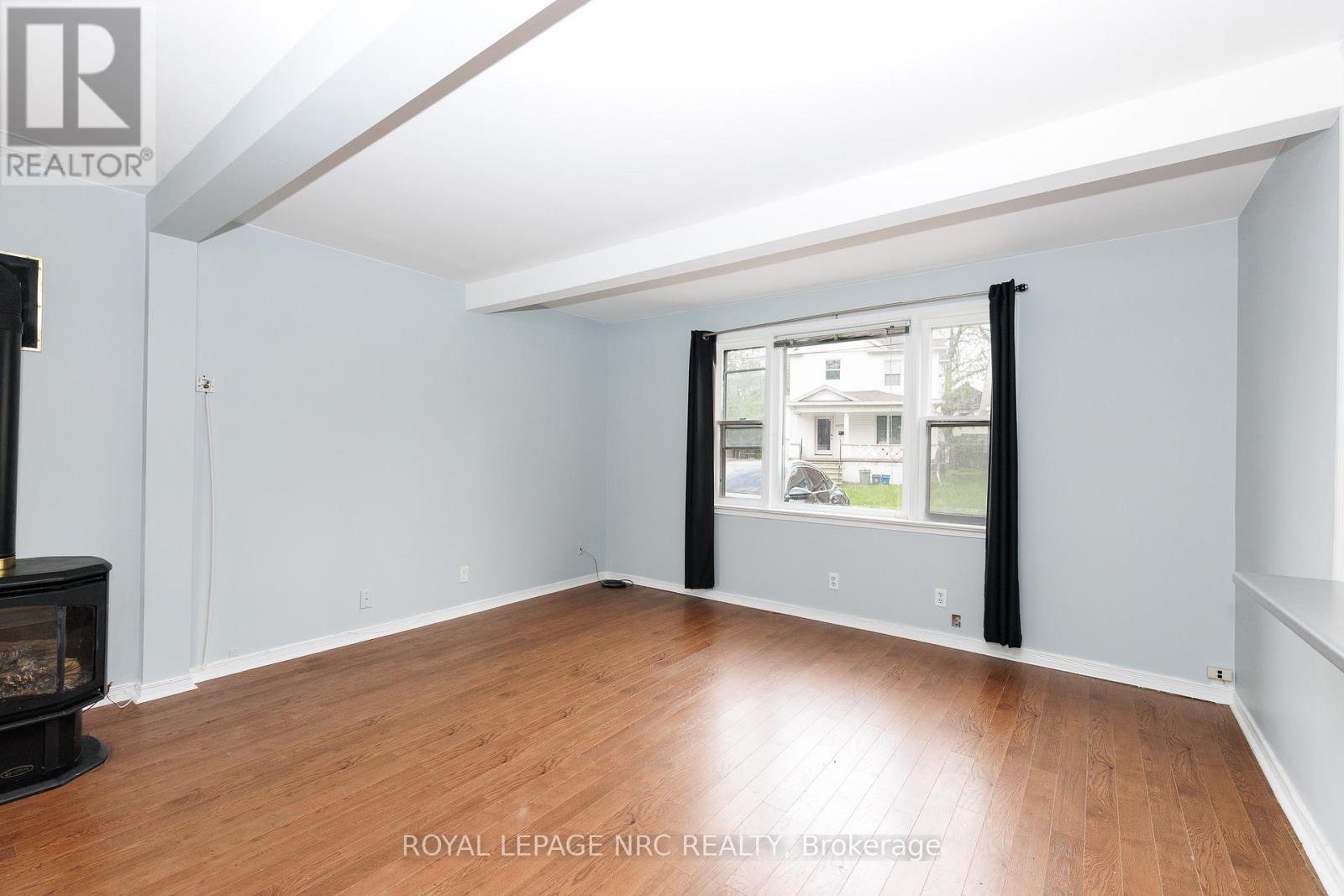 4676 MCDOUGALL CRESCENT - 8