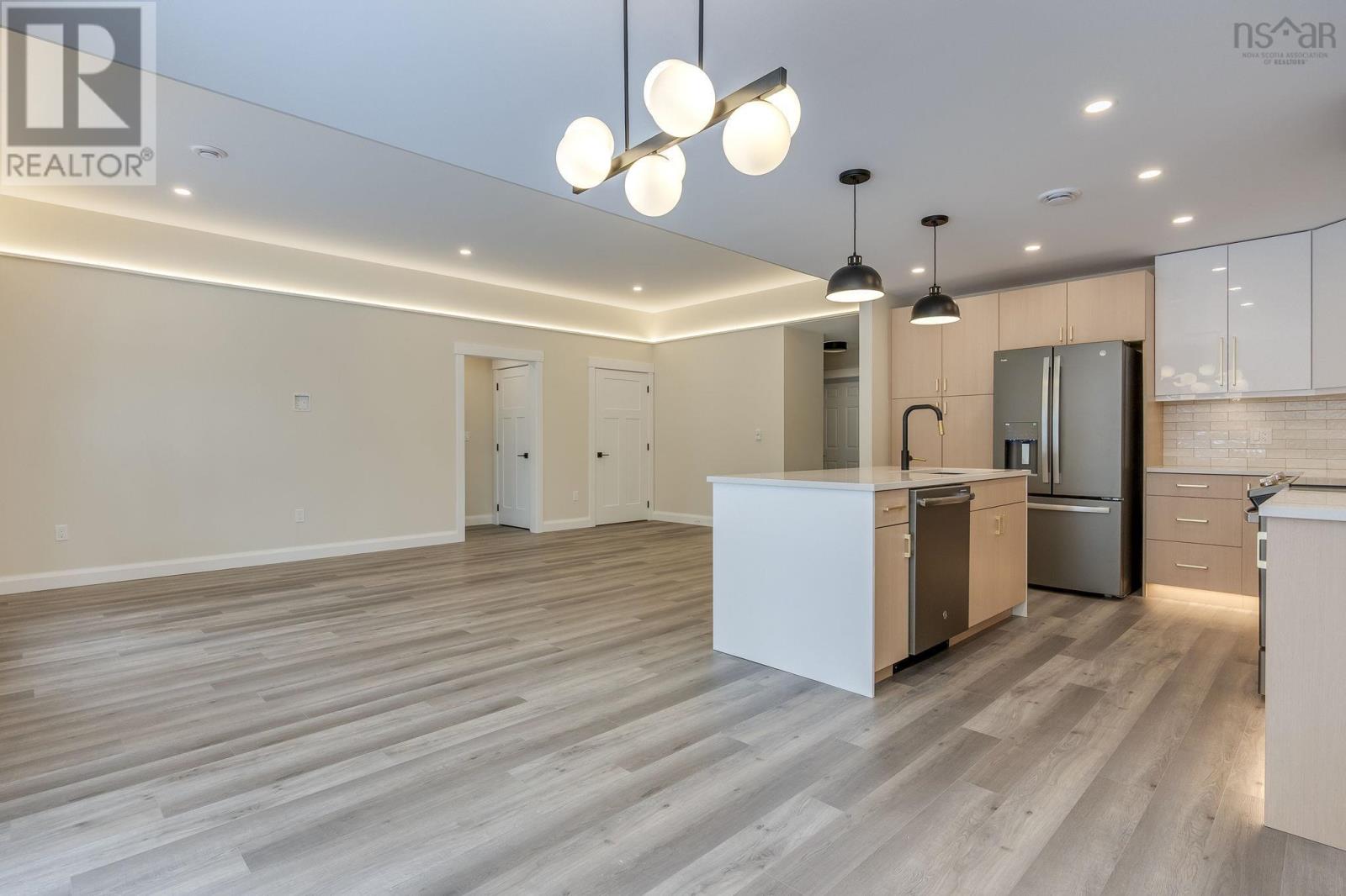 10 Peterson Street - 13