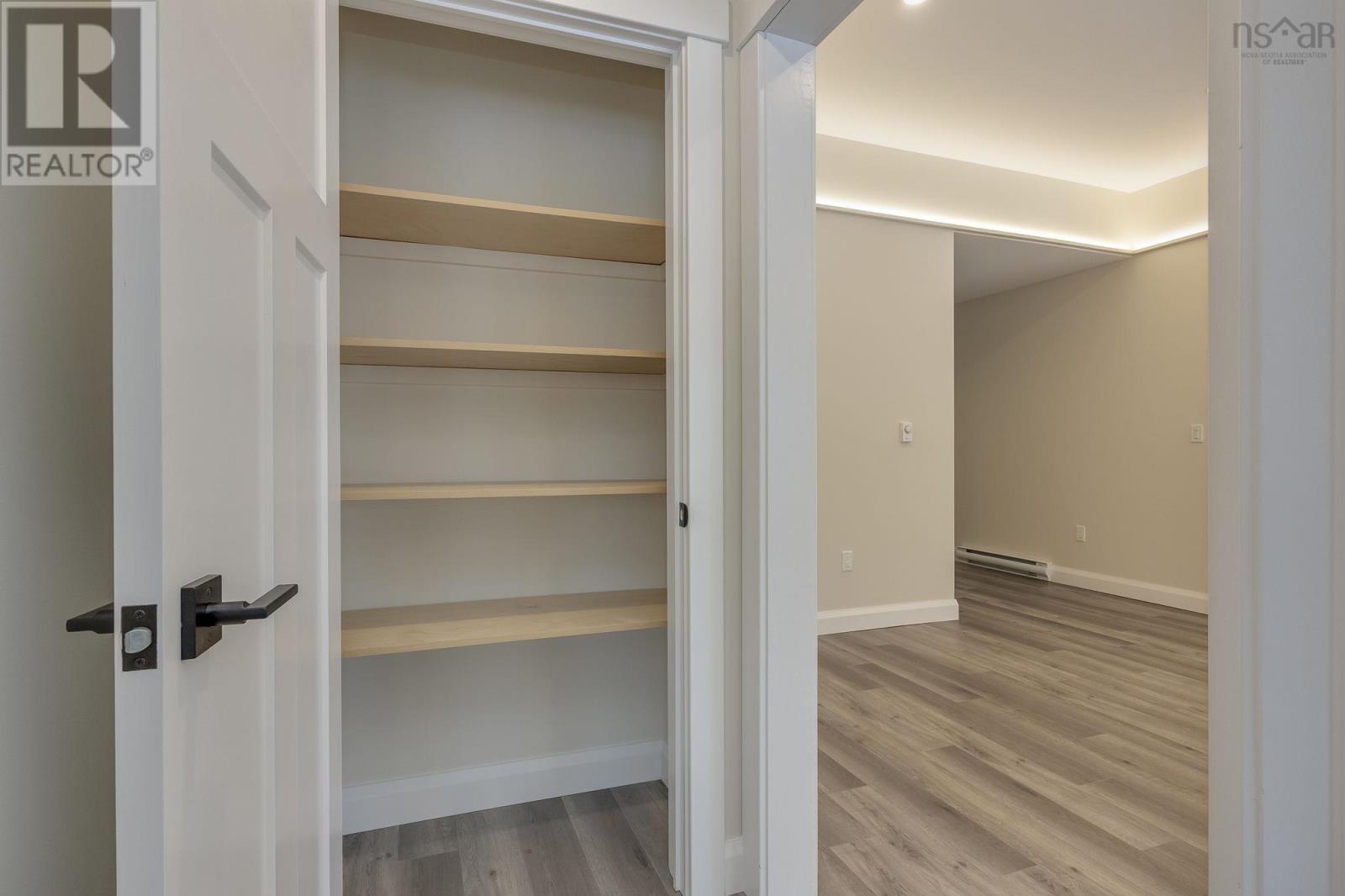 10 Peterson Street - 36
