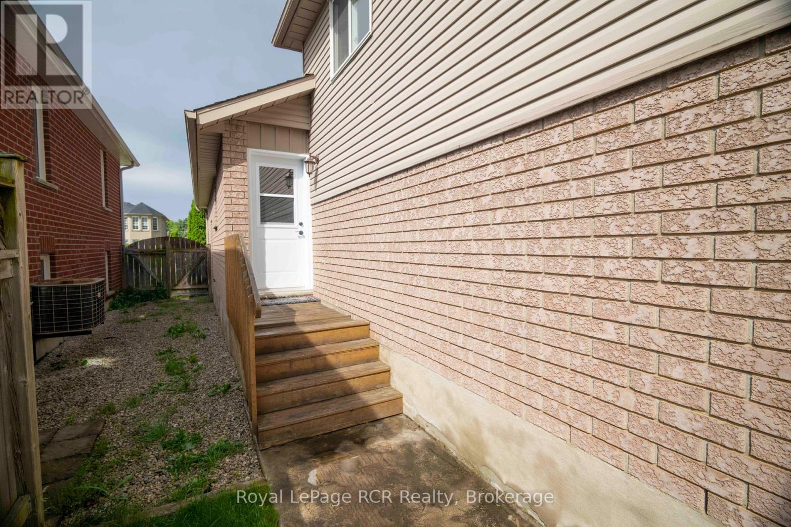 572 SCOUGALL COURT - 21