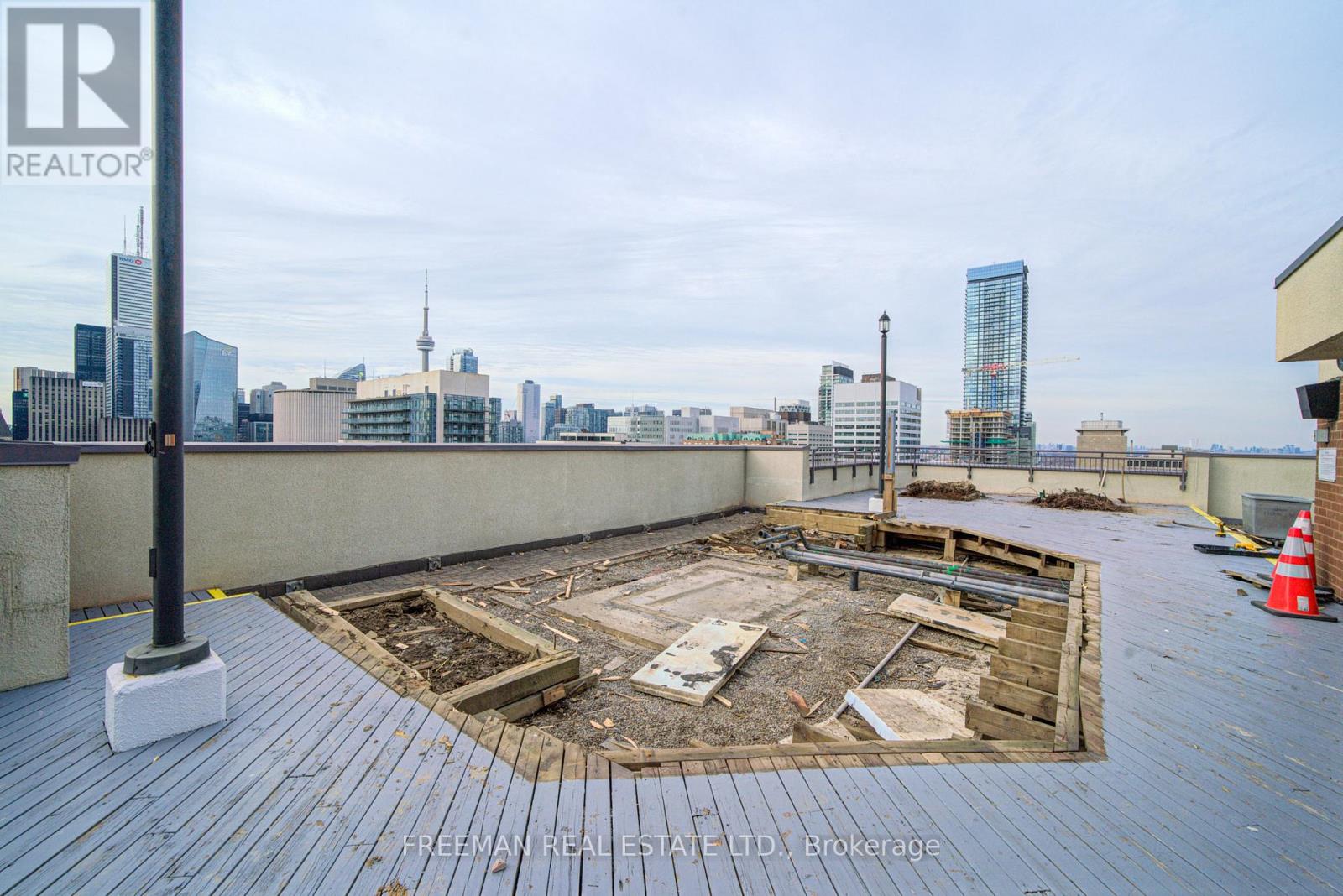 #2405 633 BAY STREET - 19