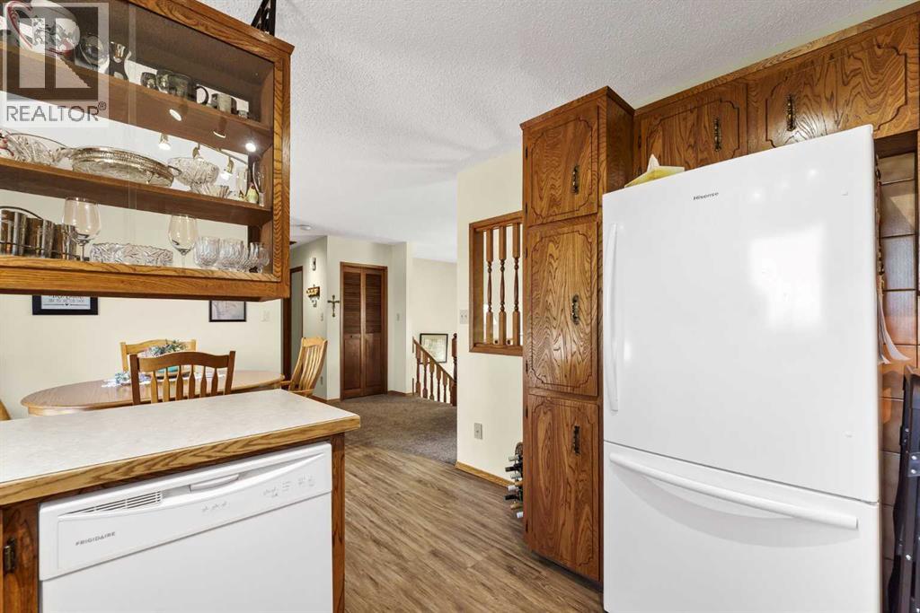 288 Ross Glen Drive SE — photo 16