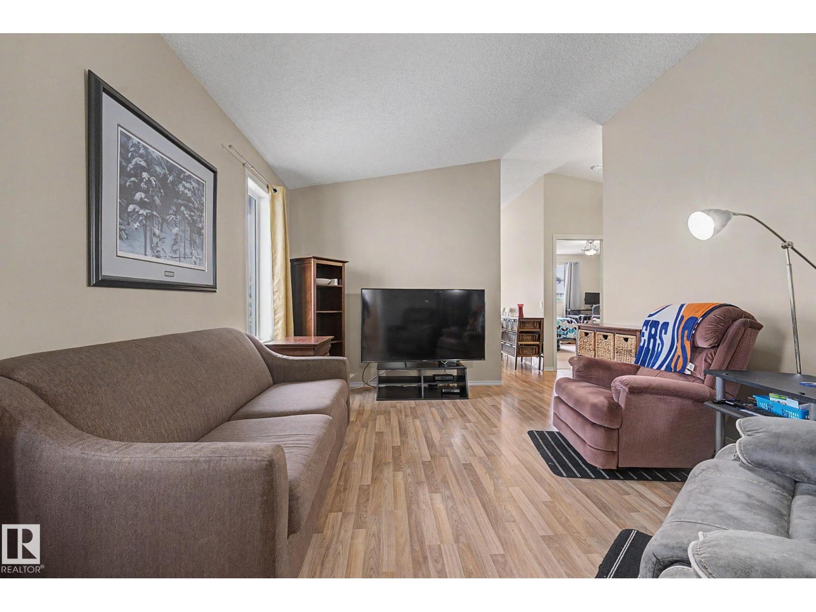 19039 47 AV NW - 11