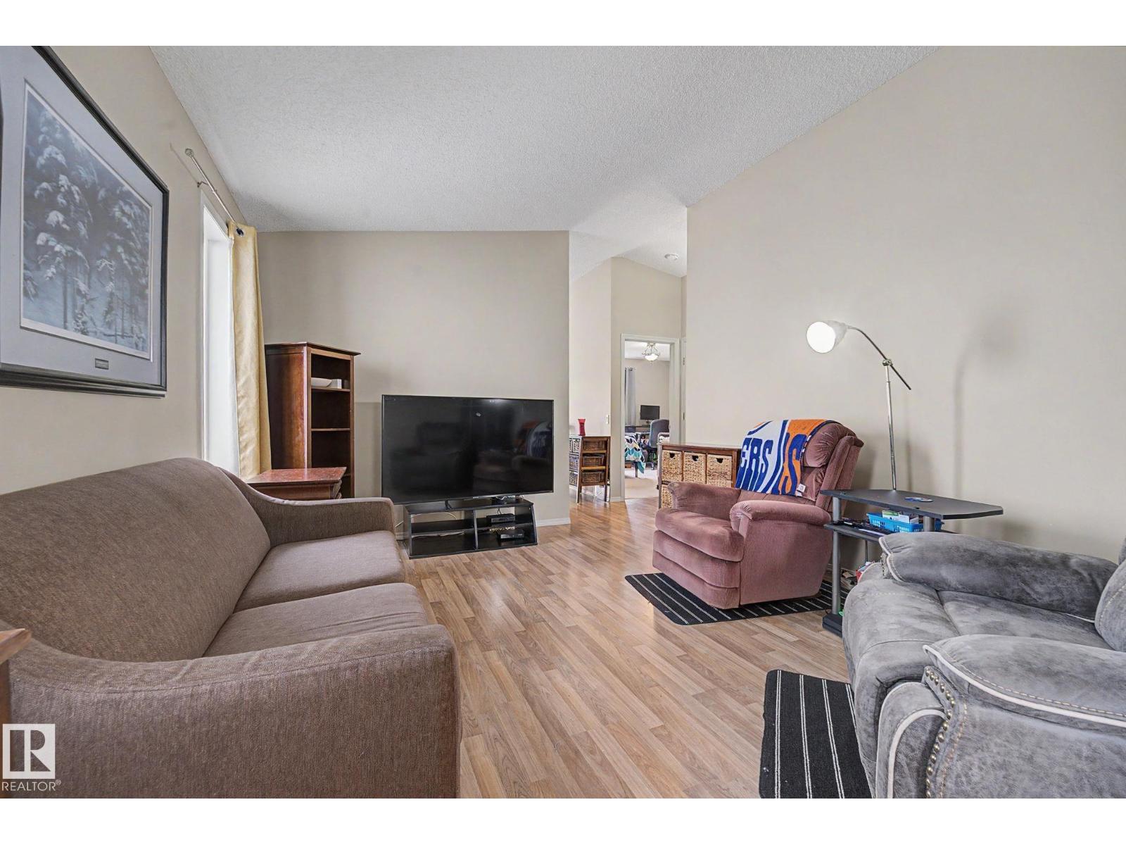 19039 47 AV NW - 12