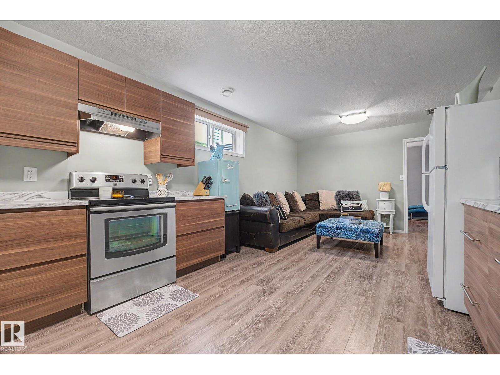 19039 47 AV NW - 20