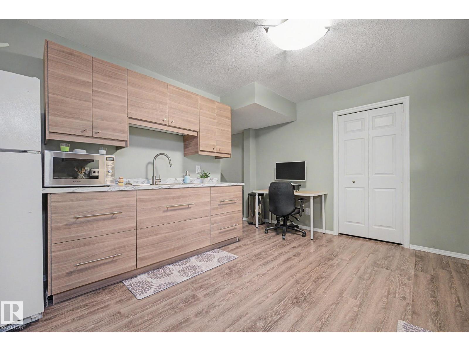 19039 47 AV NW - 25