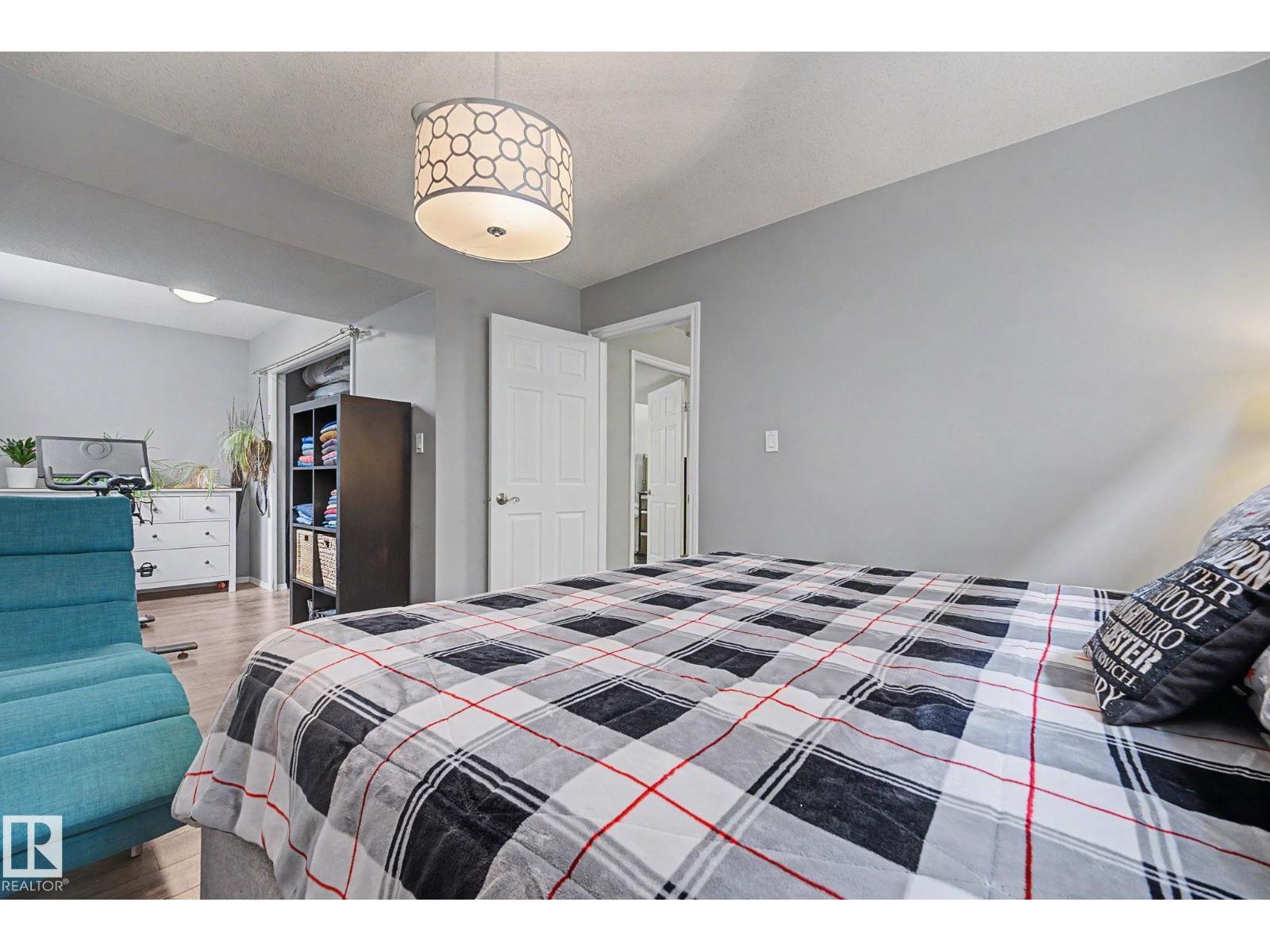 19039 47 AV NW - 26