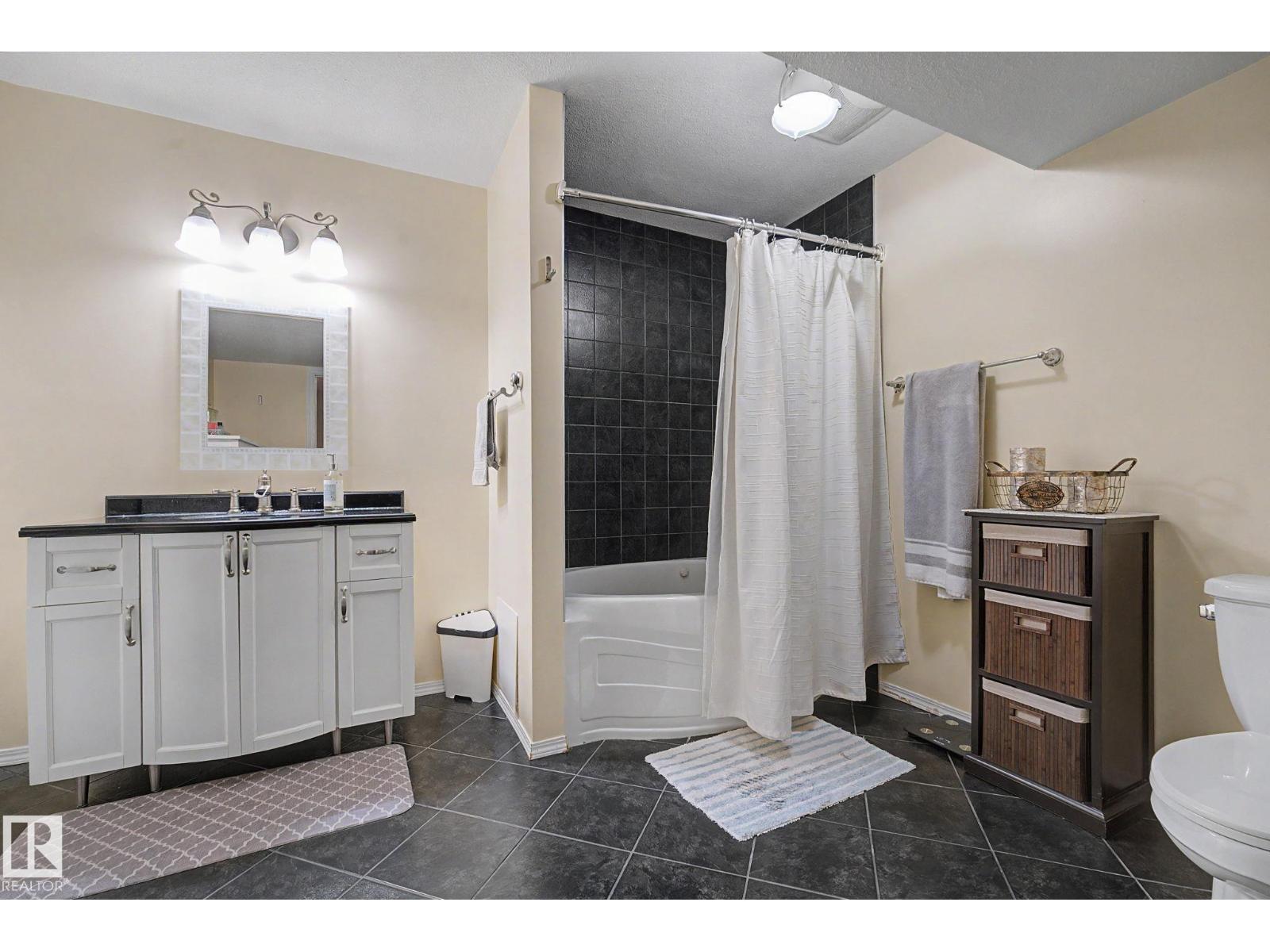 19039 47 AV NW - 33