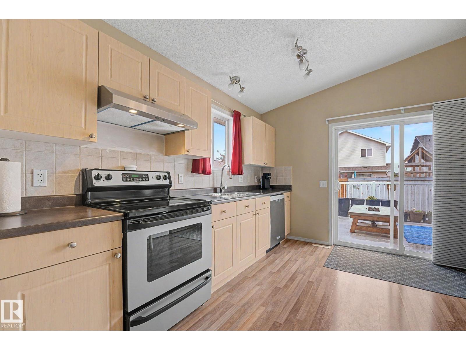 19039 47 AV NW - 6