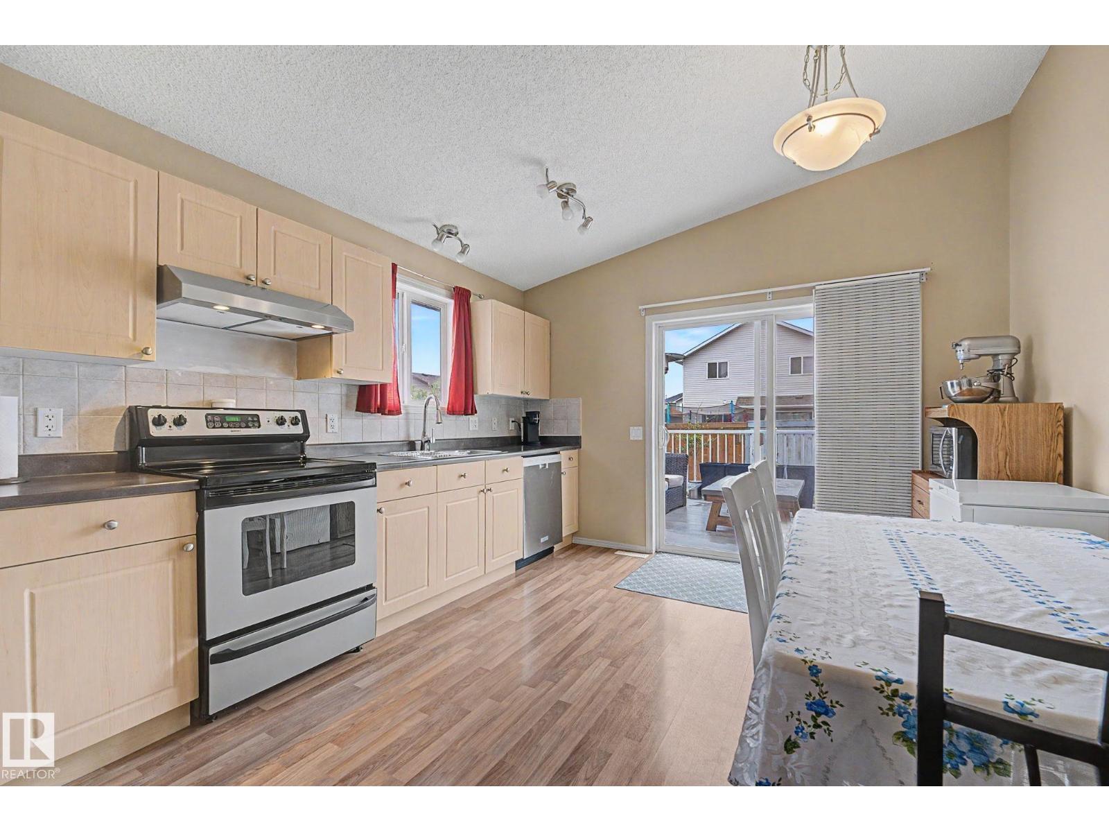 19039 47 AV NW - 8