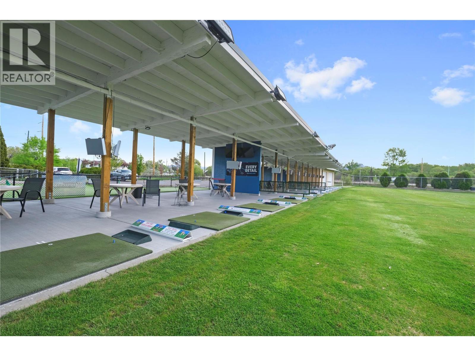 3810 Casorso Road - 32
