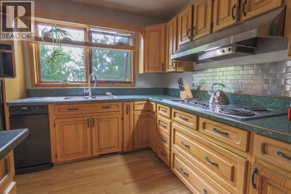 5314 57 Avenue - 8