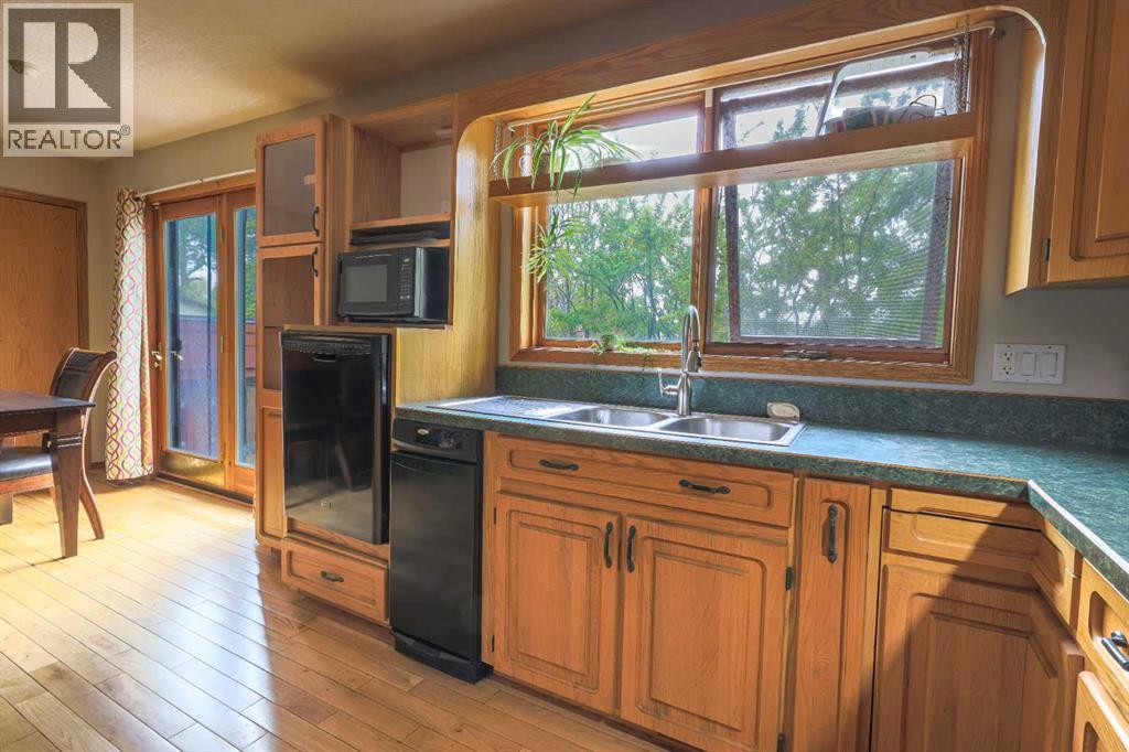 5314 57 Avenue - 9