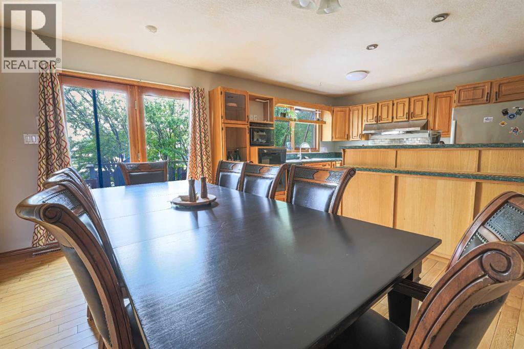 5314 57 Avenue - 7