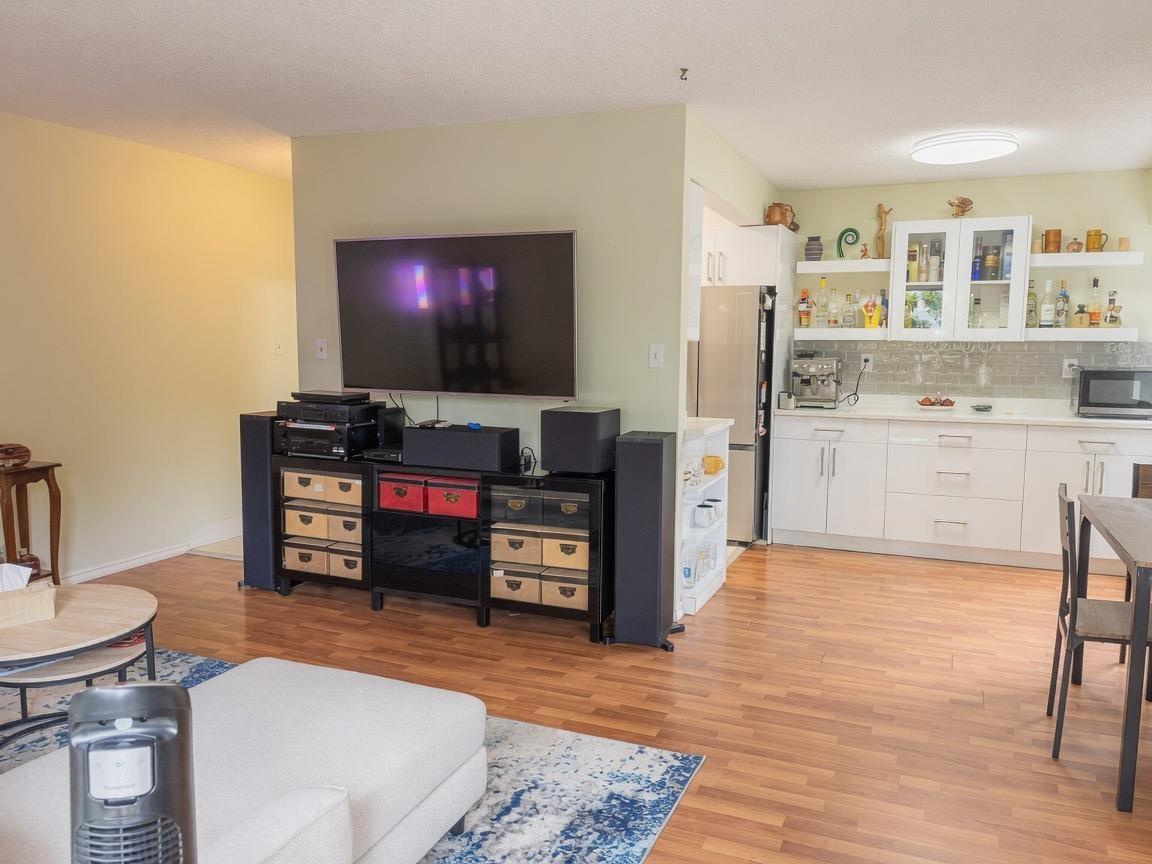 106 1360 MARTIN STREET, White Rock