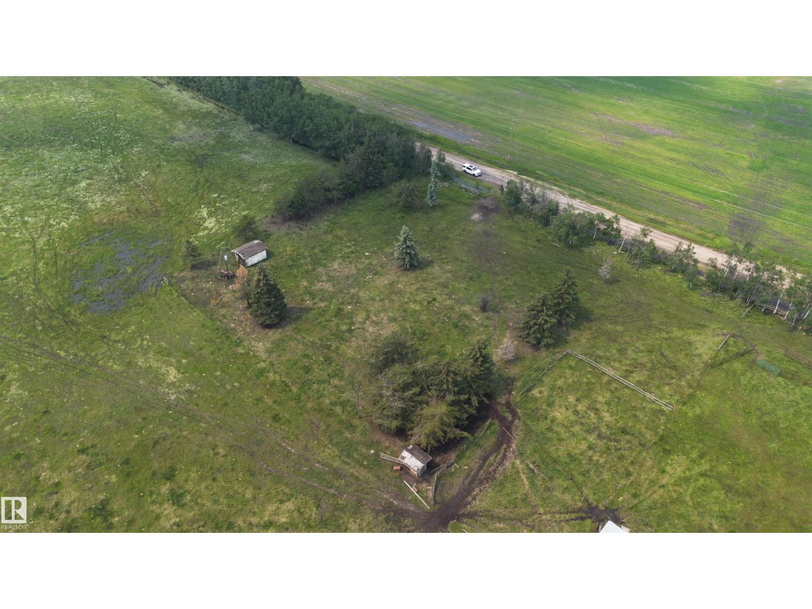 242xx TWP RD 592 - photo 3