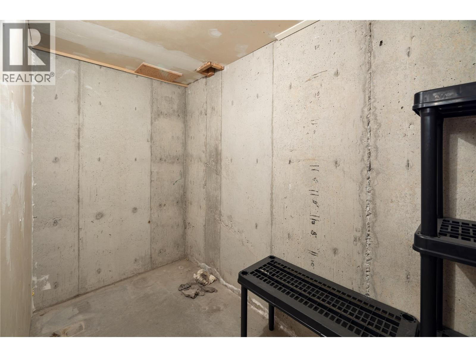 #28 4303 27 Avenue - 31