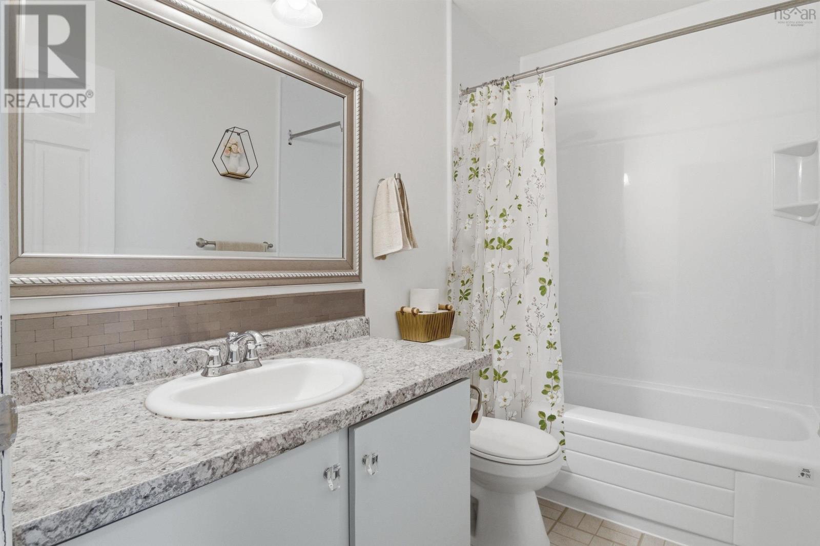 #215 75 Collins Grove - 14