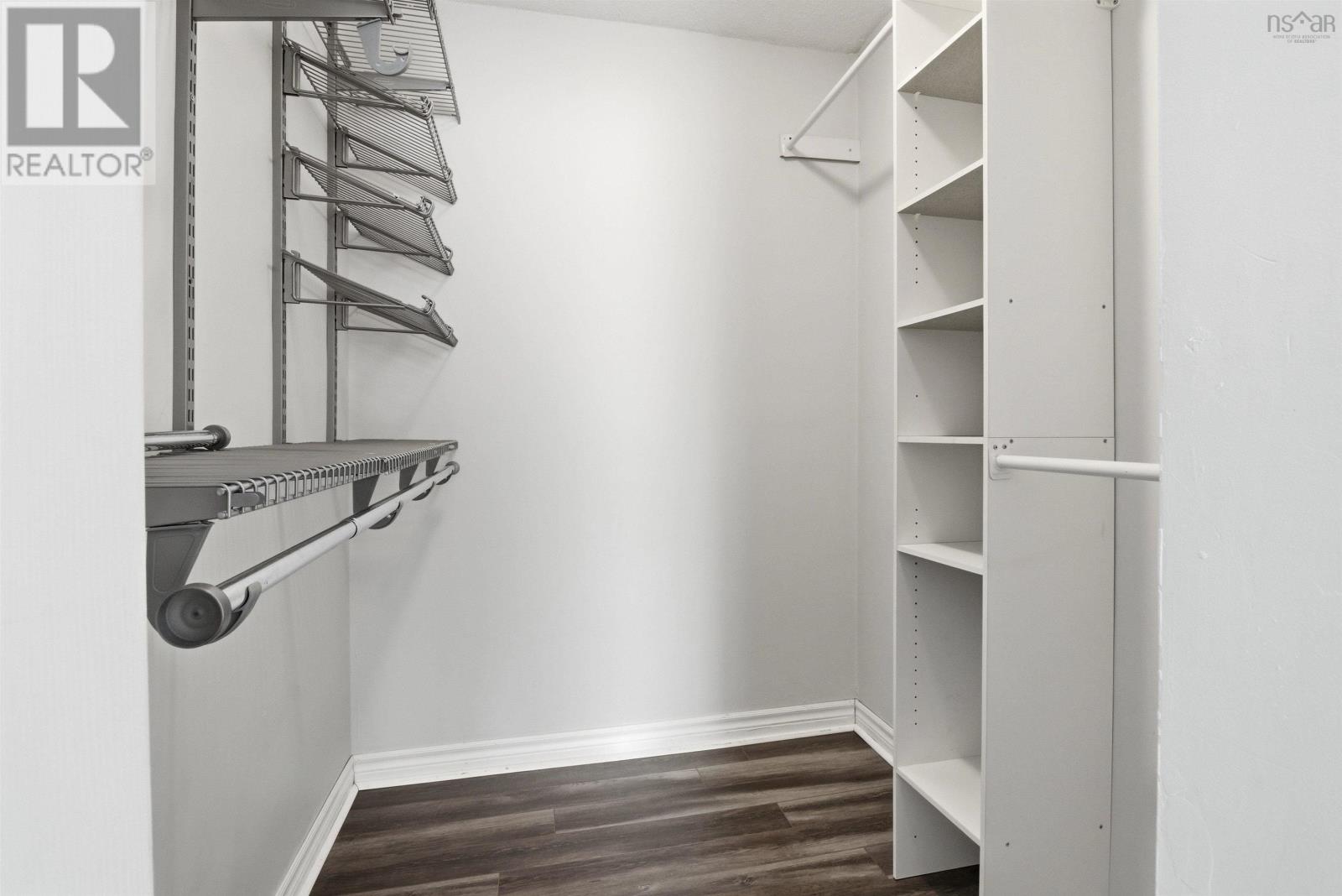 #215 75 Collins Grove - 17
