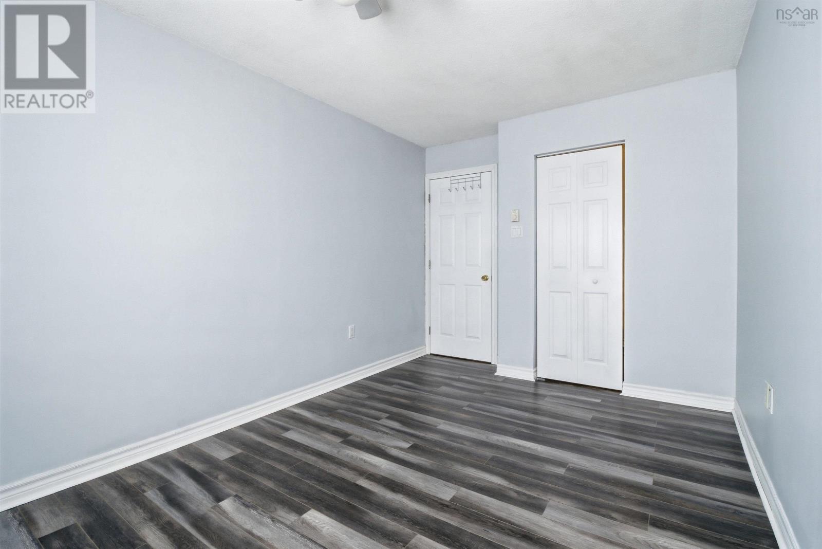 #215 75 Collins Grove - 16