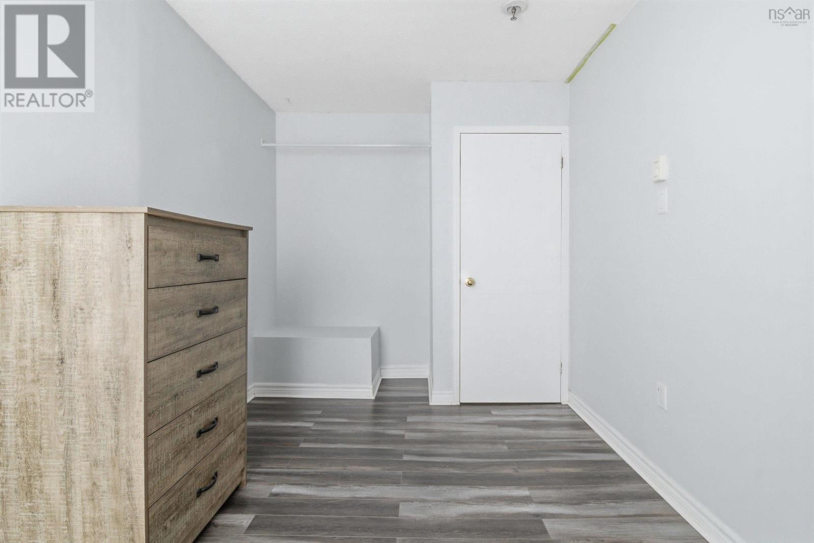 #215 75 Collins Grove - 19